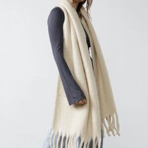 Zara long scarf. New.